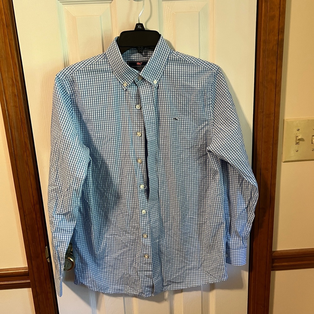 Vineyard Vines long sleeve men’s shirt. Size Large.  Worn 1 time.